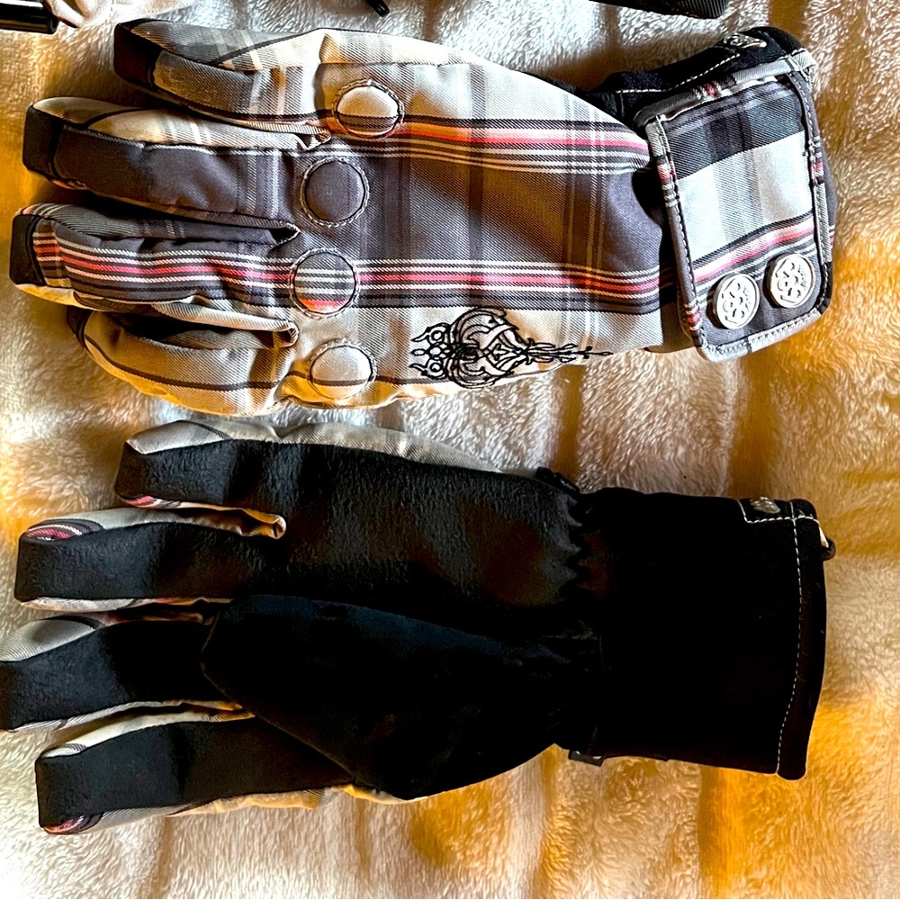 Women’s small 686 snow gloves